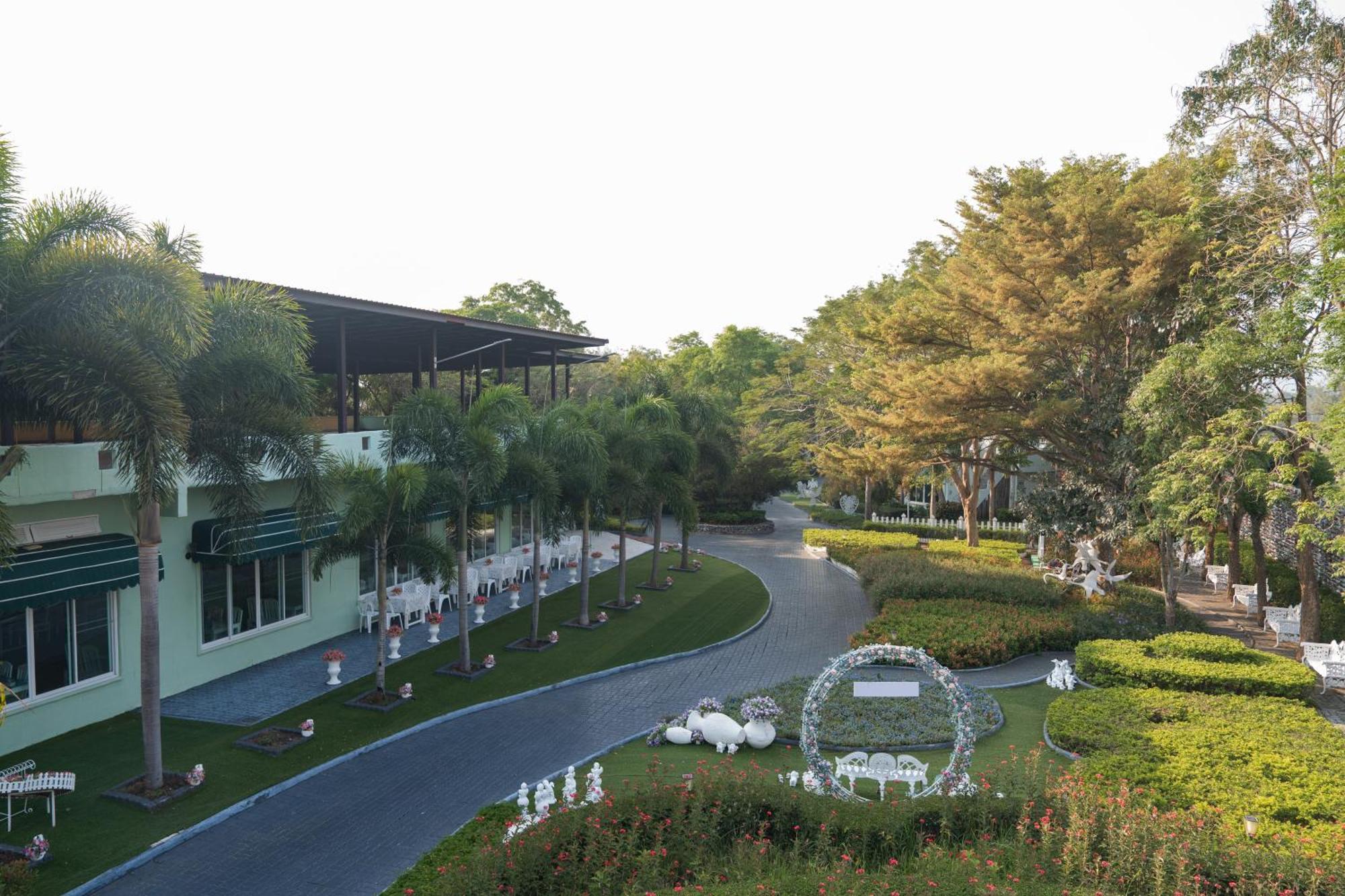 Villa Reina Resort Nong Nam Daeng Eksteriør billede
