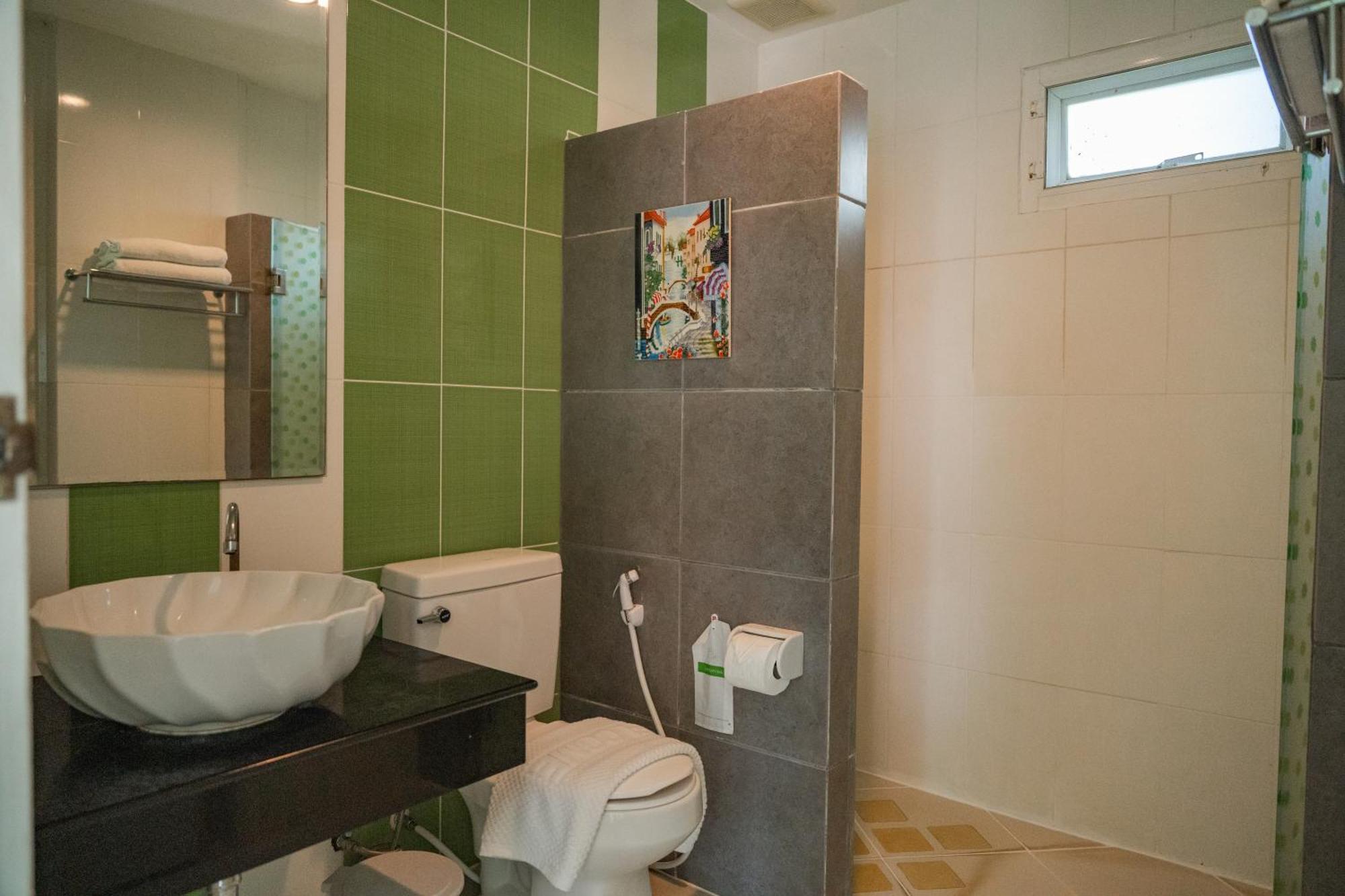 Villa Reina Resort Nong Nam Daeng Eksteriør billede