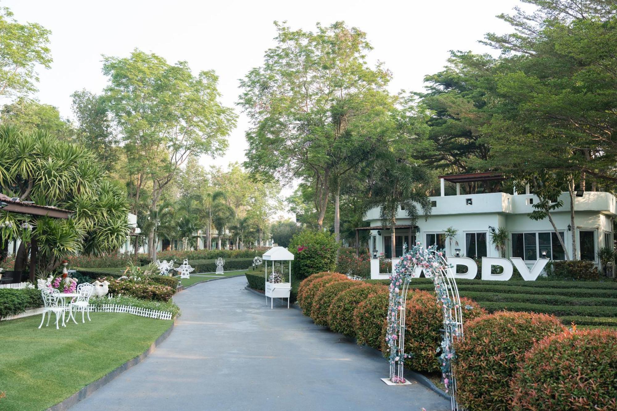 Villa Reina Resort Nong Nam Daeng Eksteriør billede