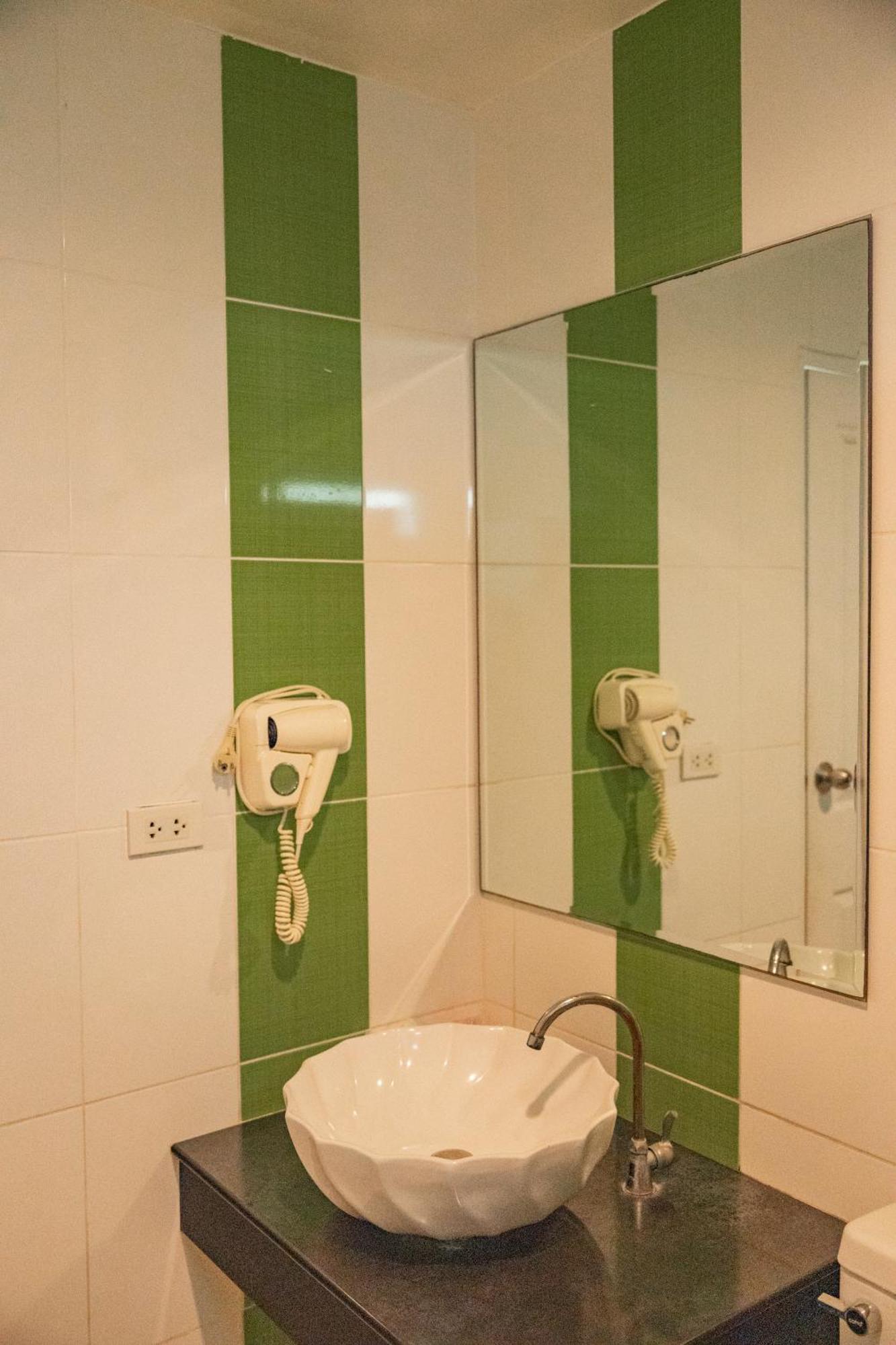 Villa Reina Resort Nong Nam Daeng Eksteriør billede